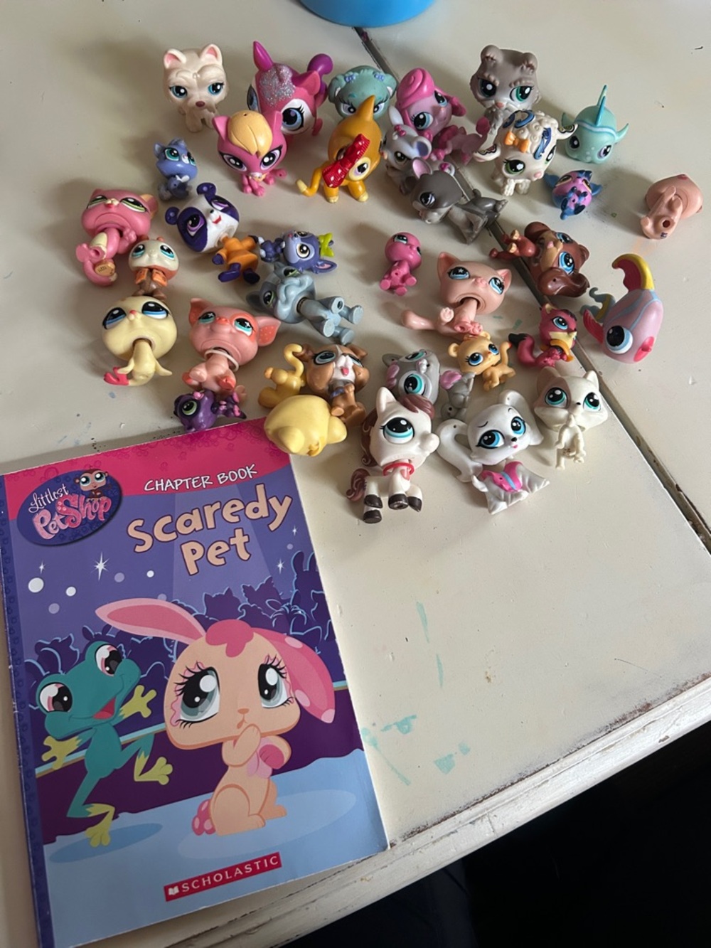Littlest Pet Shop Assorted Mini Figures - Multicolor Set and book